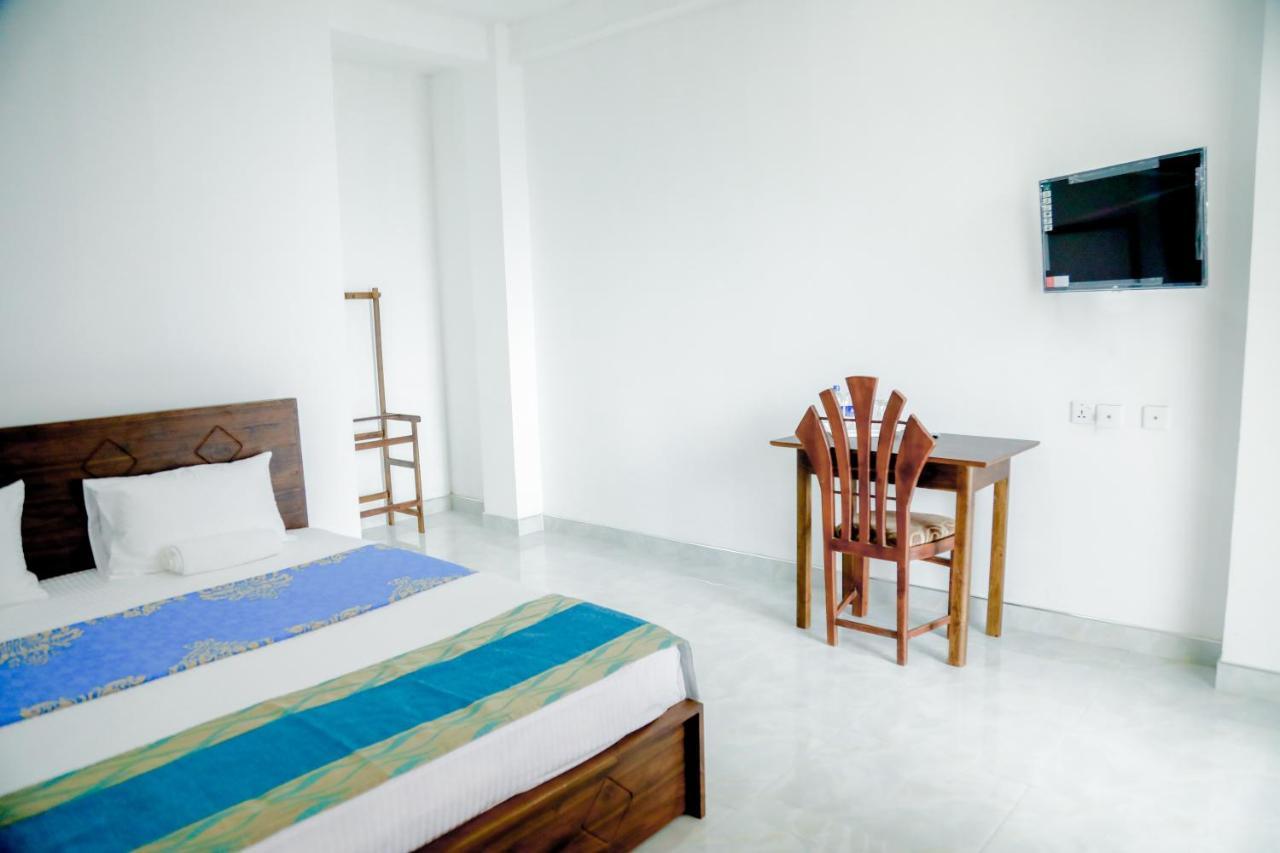 Araliya Lagoon Park Resort Negombo Exterior photo