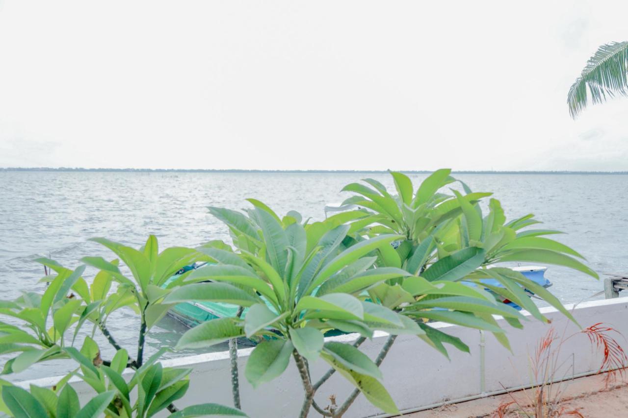 Araliya Lagoon Park Resort Negombo Exterior photo