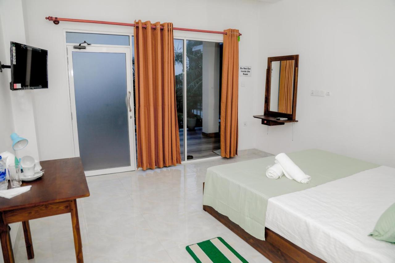 Araliya Lagoon Park Resort Negombo Exterior photo
