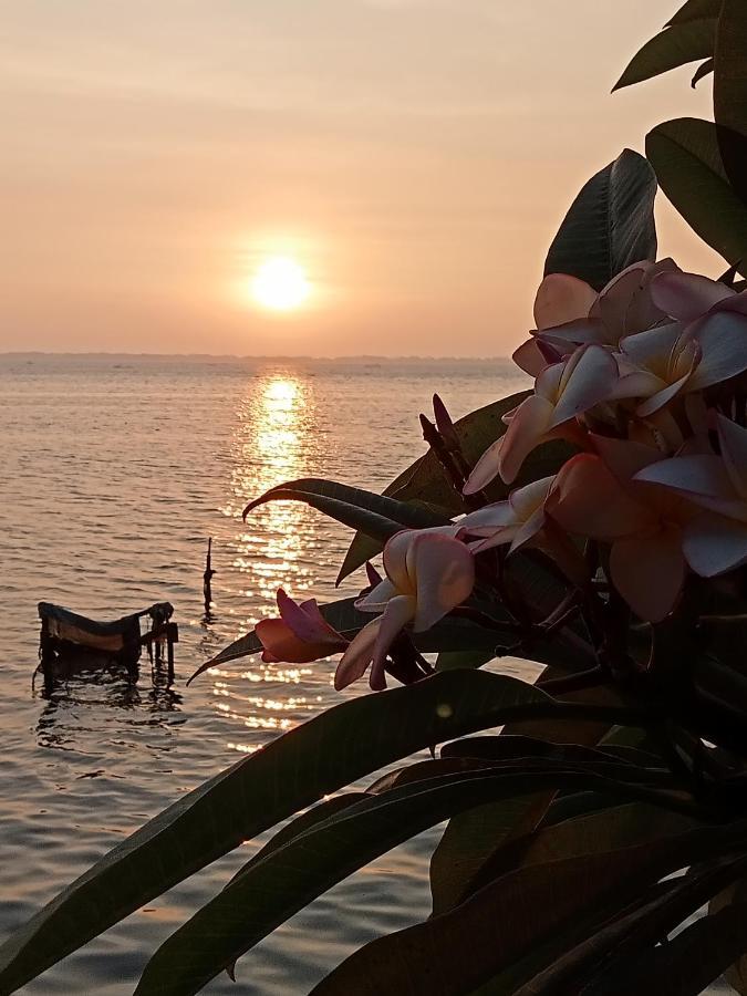 Araliya Lagoon Park Resort Negombo Exterior photo